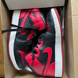 Youth Nike Air Jordan Mid (GS) Size 6.5